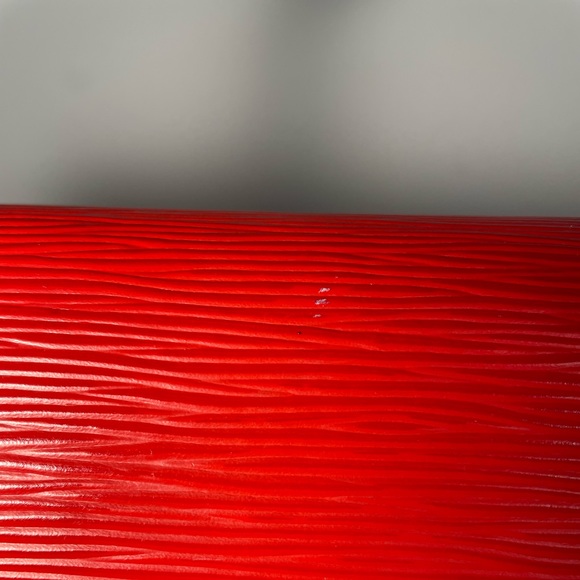 Louis Vuitton Cluny EPI MM bag - Picture 8 of 11